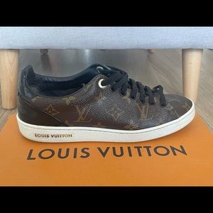 Used louisvuitton sneakers